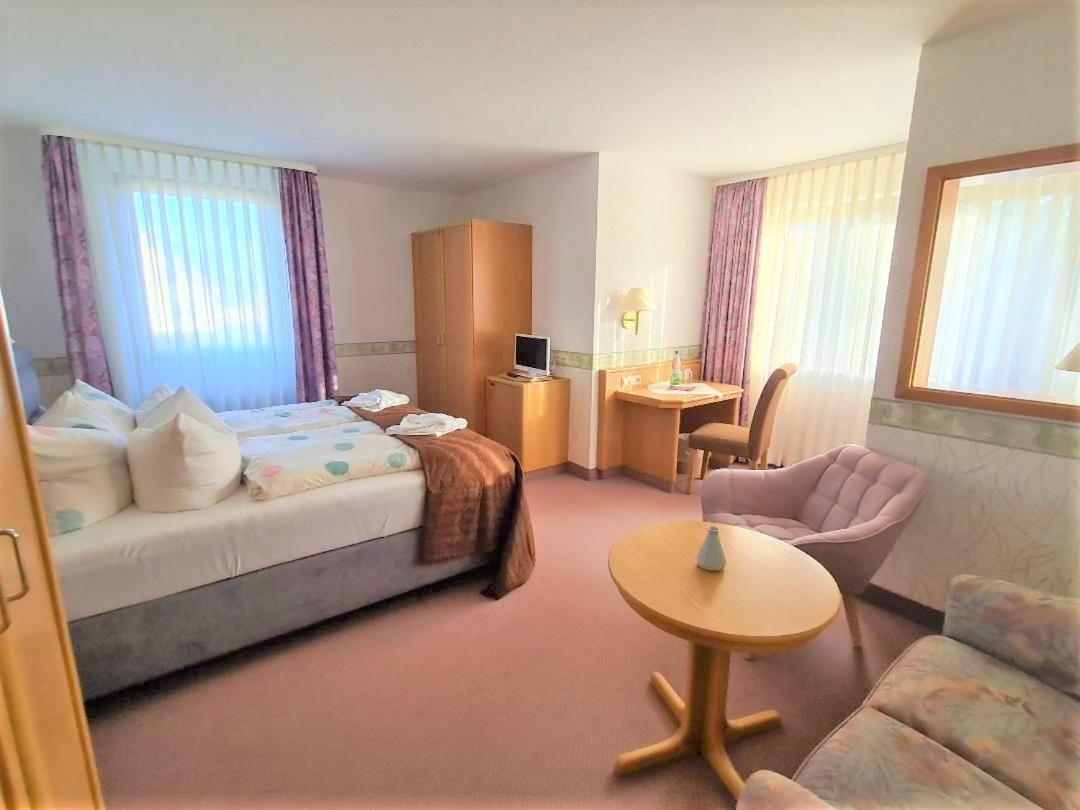 Familien-Hotel Am Traenkbachtal 弗劳恩瓦尔德 外观 照片