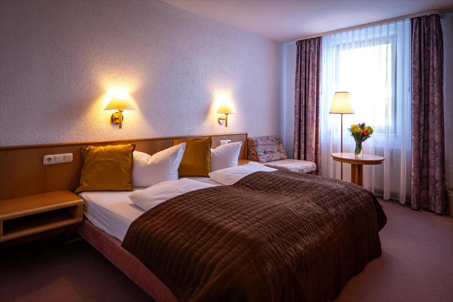 Familien-Hotel Am Traenkbachtal 弗劳恩瓦尔德 外观 照片