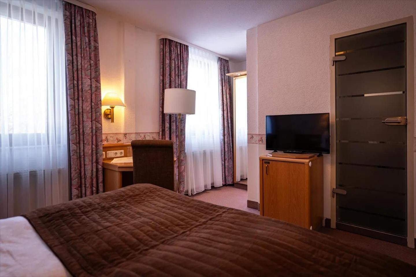 Familien-Hotel Am Traenkbachtal 弗劳恩瓦尔德 外观 照片