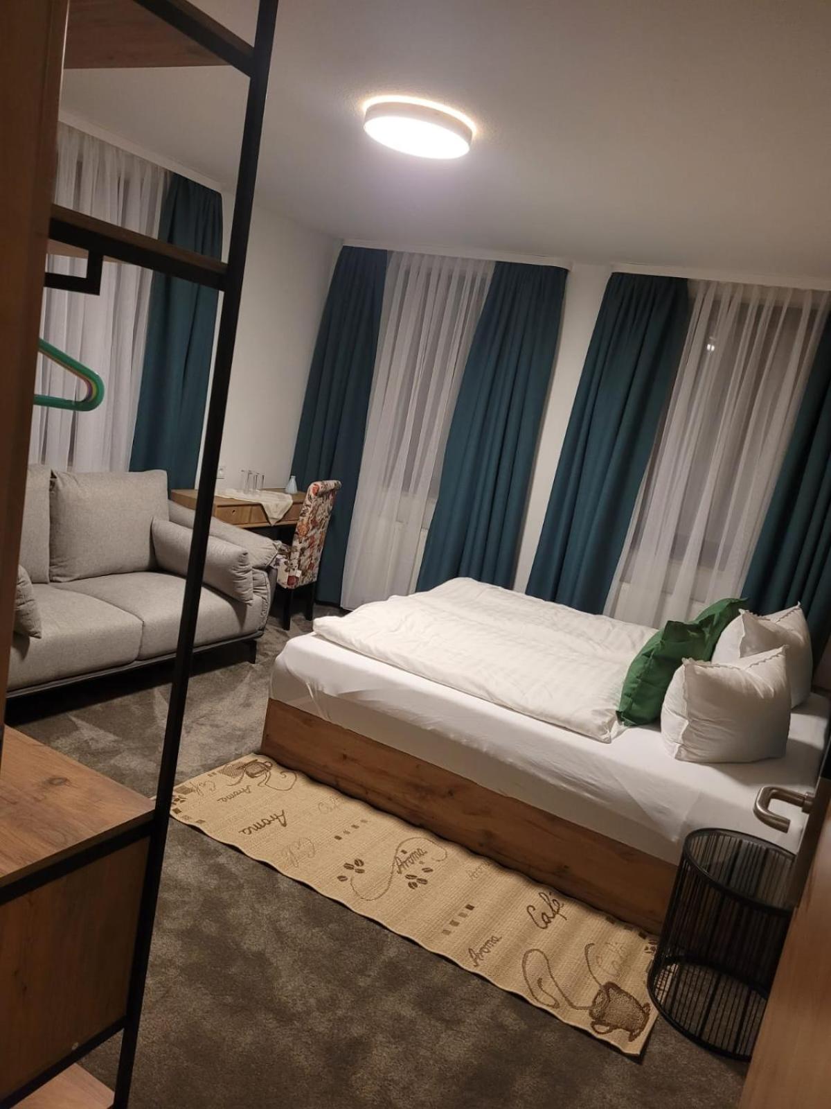 Familien-Hotel Am Traenkbachtal 弗劳恩瓦尔德 外观 照片