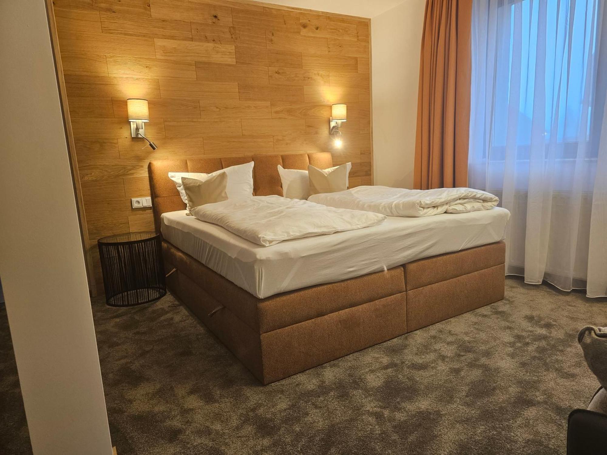 Familien-Hotel Am Traenkbachtal 弗劳恩瓦尔德 外观 照片
